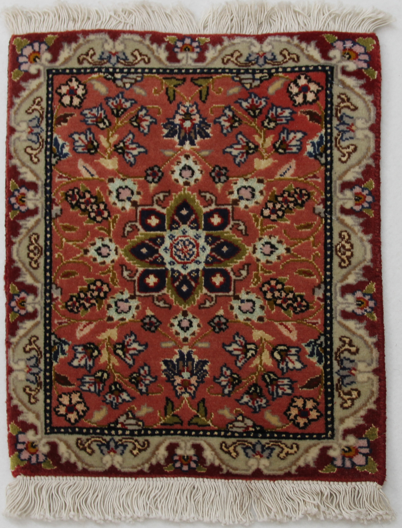 Persian carpet, piece no. 4226, 40x30cm