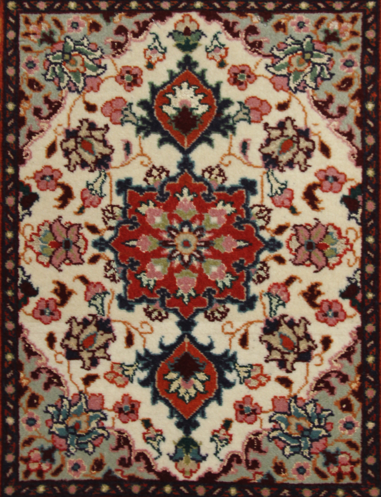 Persian carpet, piece no. 4233, 52x40cm
