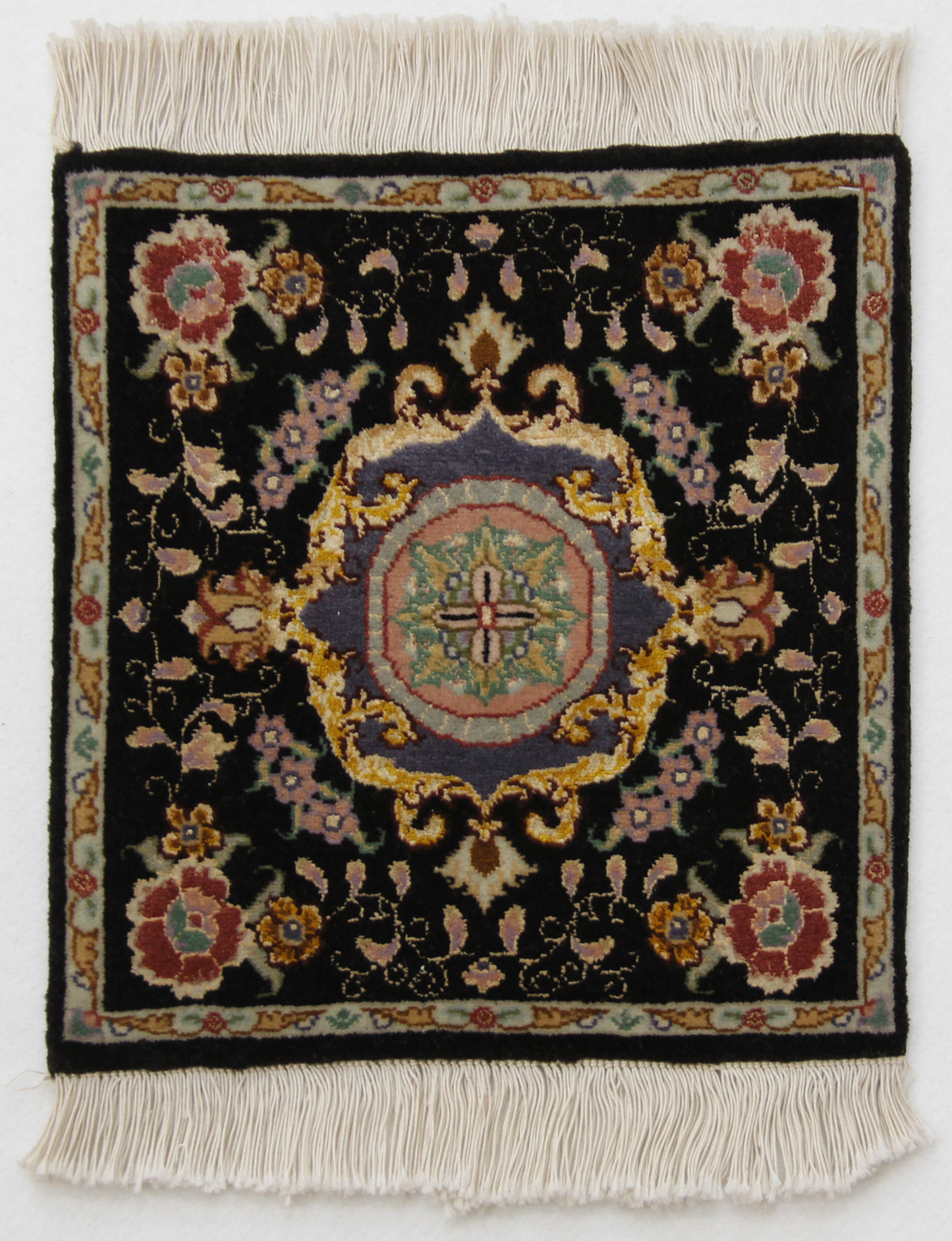 Persian carpet, item number 4237, 32x32cm