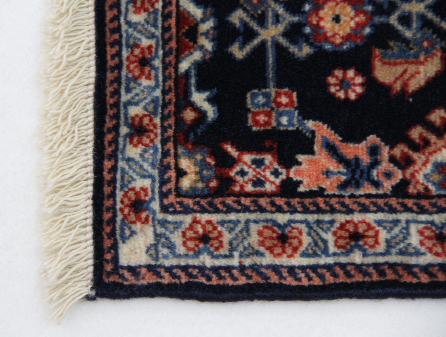 Persian carpet, piece no. 4286, 42x40cm 