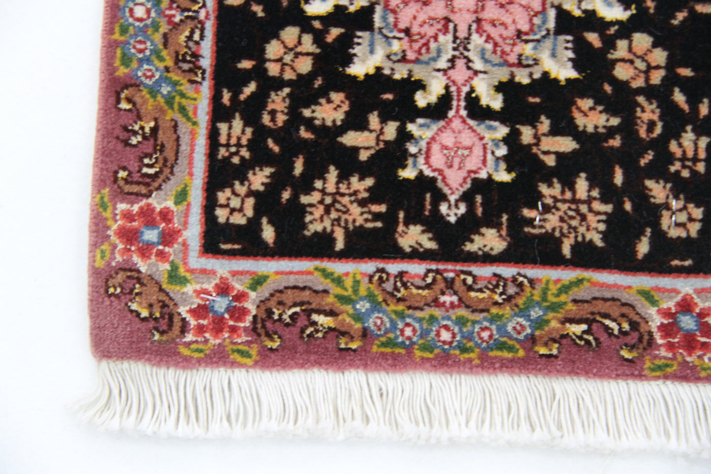 Persian carpet, piece no. 4243, 44x30cm